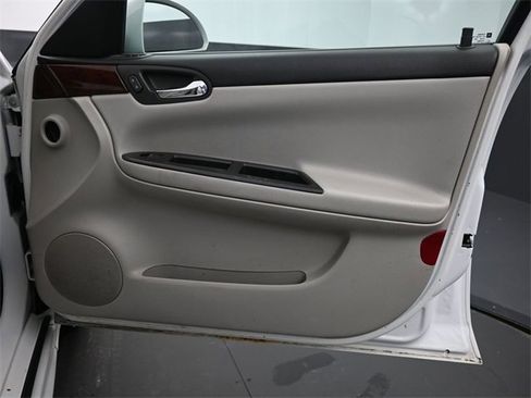 Used 2011 Chevrolet Impala LS image 20