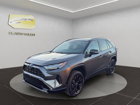 Used 2022 Toyota RAV4 XSE image 3