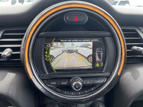 Used 2018 MINI Cooper 2-Door Hardtop image 16