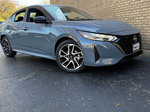 New 2025 Nissan Sentra SR image 2