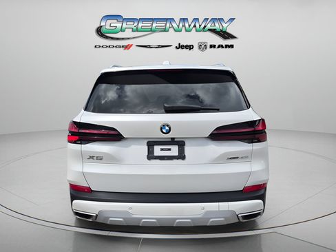 Used 2025 BMW X5 xDrive40i w/ Parking Assistance Package AWD/4WD image 2