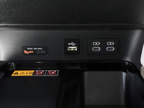 Used 2025 Toyota Camry XLE FWD image 33