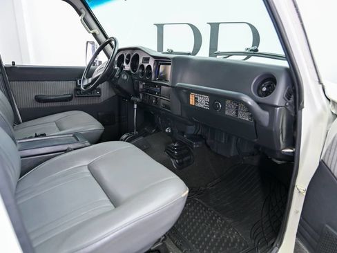 Used 1988 Toyota Land Cruiser AWD/4WD image 3