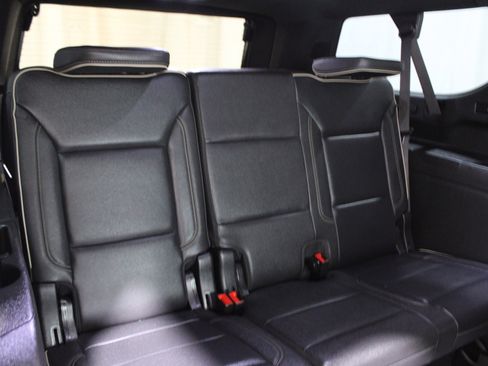 Used 2022 Chevrolet Suburban Premier image 32