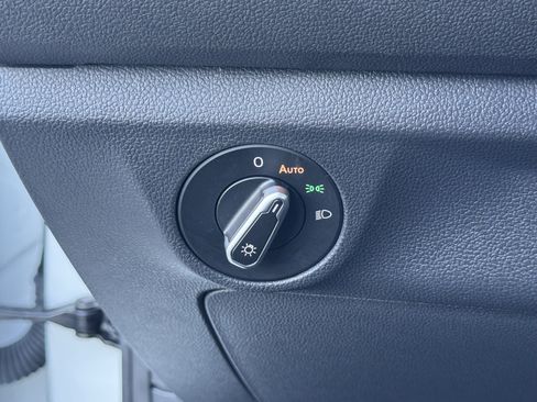 Used 2024 Volkswagen Jetta SE w/ Panoramic Sunroof Package image 30