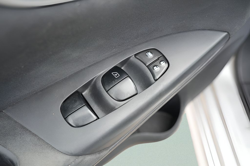 Used 2013 Nissan Sentra SR FWD image 20