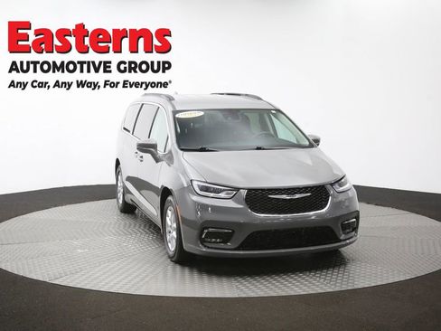 Used 2022 Chrysler Pacifica Touring-L image 52