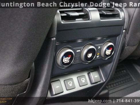 Used 2021 Land Rover Defender 110 image 31