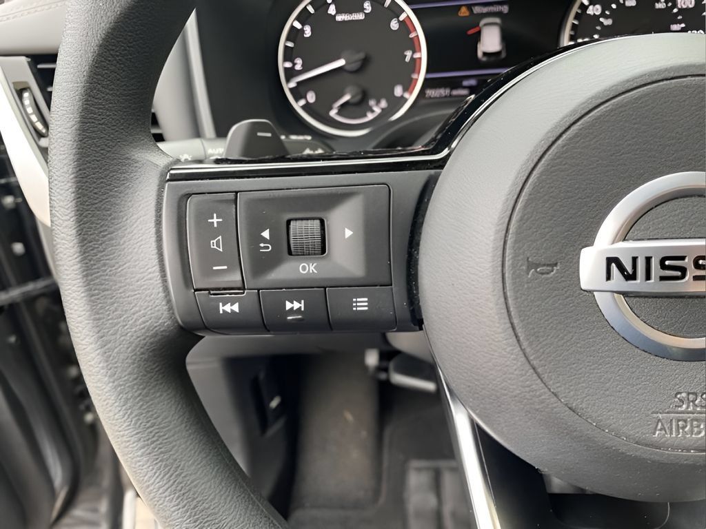 Used 2021 Nissan Rogue SV AWD/4WD image 10