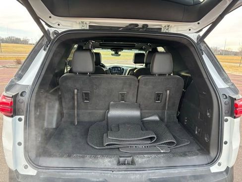Used 2022 Chevrolet Traverse RS image 29
