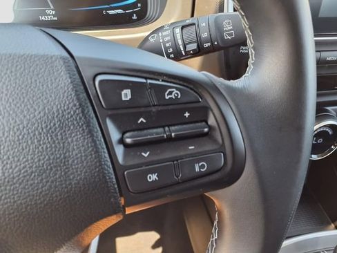 Used 2025 Hyundai Venue SEL FWD image 27