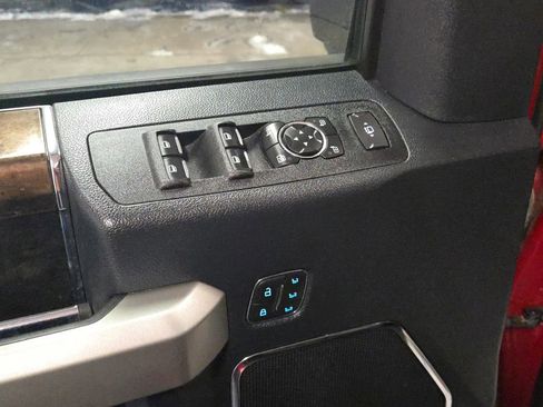 Used 2022 Ford F250 Lariat w/ Black Appearance Package image 9