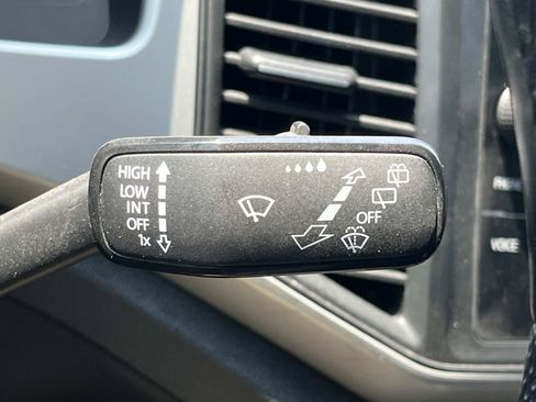 Used 2021 Volkswagen Atlas Cross Sport SE w/ Panoramic Sunroof Package FWD image 49