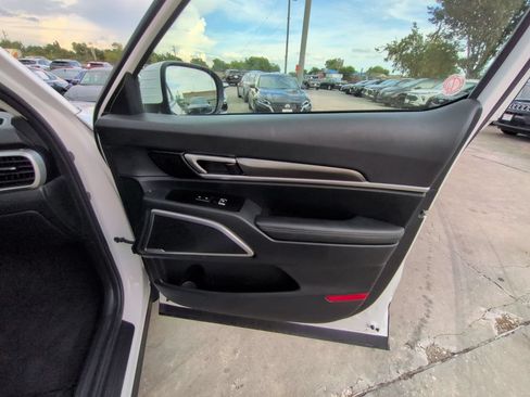 Used 2025 Kia Telluride S FWD image 32