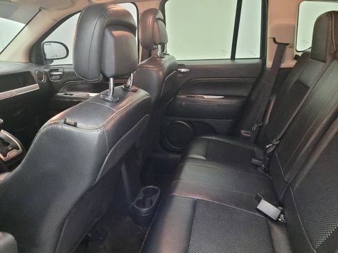 Used 2017 Jeep Compass Latitude FWD image 18