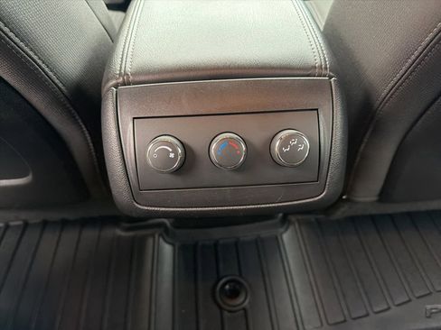 Used 2015 Chevrolet Traverse LT image 35