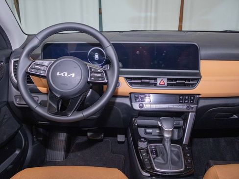 Used 2024 Kia Seltos EX image 16