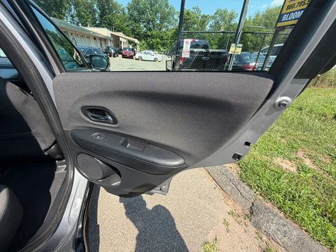 Used 2019 Honda HR-V Sport image 17