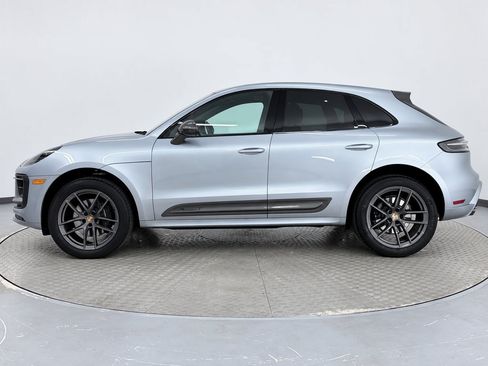 Used 2025 Porsche Macan AWD/4WD image 2