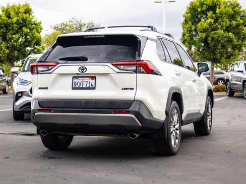 Used 2019 Toyota RAV4 Limited w/ Carpet Mat Package image 6