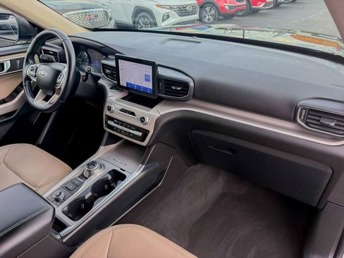 Used 2022 Ford Explorer XLT w/ Equipment Group 202A AWD/4WD image 23
