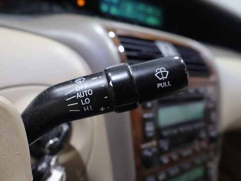 Used 2004 Toyota Avalon XLS image 34