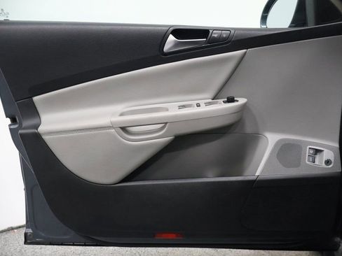 Used 2010 Volkswagen Passat Komfort image 12