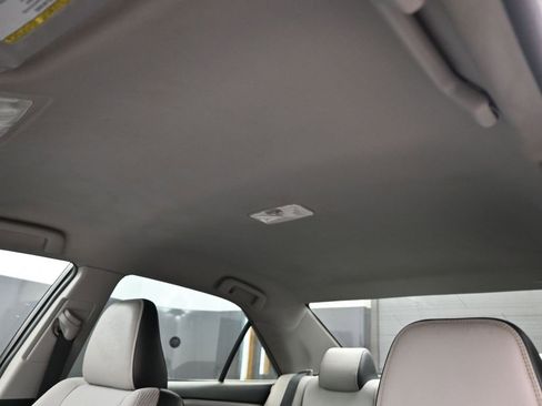 Used 2016 Toyota Camry SE image 17