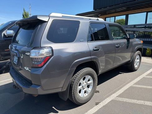Used 2017 Toyota 4Runner SR5 Premium AWD/4WD image 4