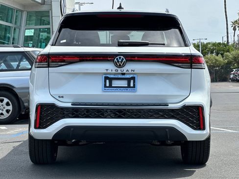 New 2026 Volkswagen Tiguan SE R-Line FWD image 6