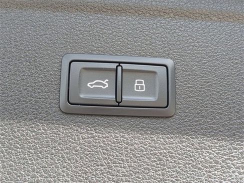 Used 2023 Audi Q5 2.0T Premium w/ Convenience Package image 10