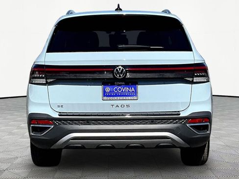 New 2026 Volkswagen Taos SE FWD image 5