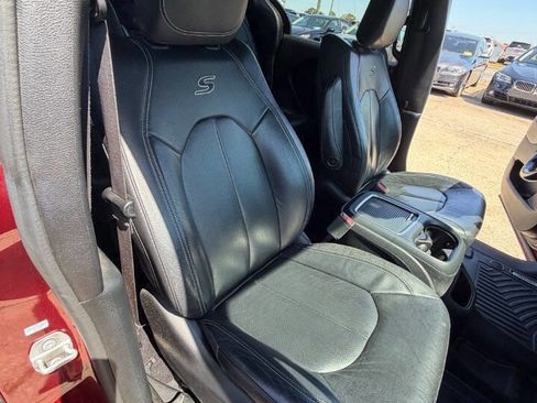 Used 2018 Chrysler Pacifica Touring-L Plus w/ S Appearance Package FWD image 23