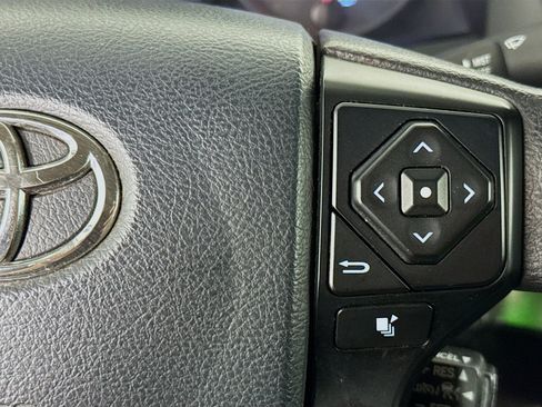 Used 2020 Toyota Tacoma SR image 14