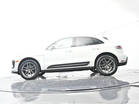 Certified 2025 Porsche Macan AWD/4WD image 48