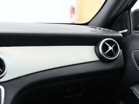 Used 2016 Mercedes-Benz GLA 250 4MATIC image 31