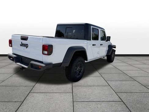 Used 2025 Jeep Gladiator Sport AWD/4WD image 3