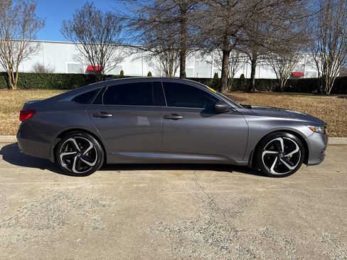 Used 2018 Honda Accord Sport image 2