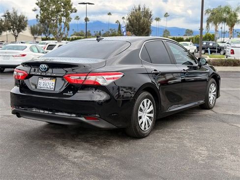 Used 2019 Toyota Camry LE w/ Fleet Convenience Package image 5