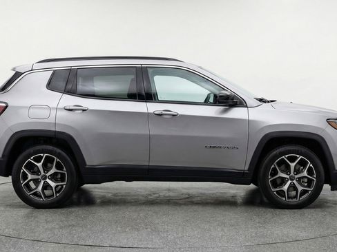 Used 2025 Jeep Compass Limited image 11