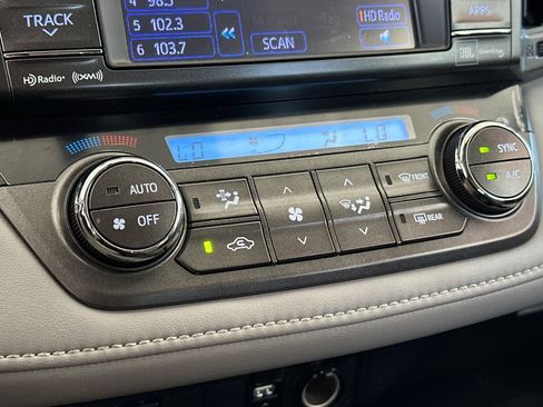 Used 2013 Toyota RAV4 Limited AWD/4WD image 21