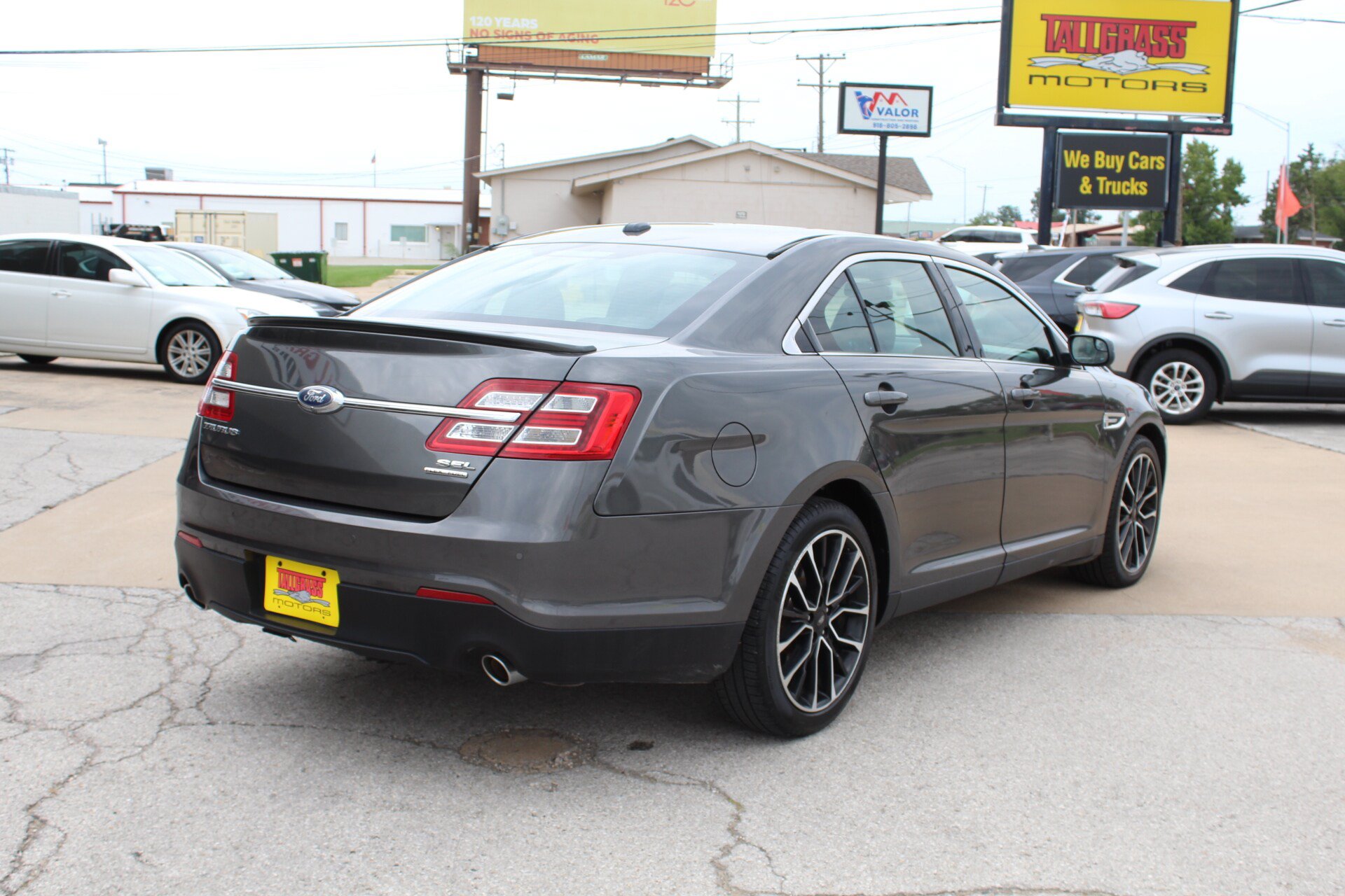 Used 2018 Ford Taurus SEL w/ Equipment Group 201A FWD image 4