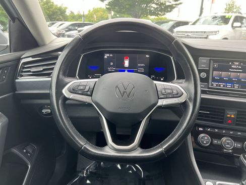 Used 2022 Volkswagen Jetta SE FWD image 16