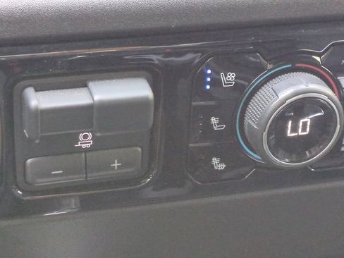 Used 2024 Chevrolet Silverado 1500 High Country w/ High Country Premium Package AWD/4WD image 28