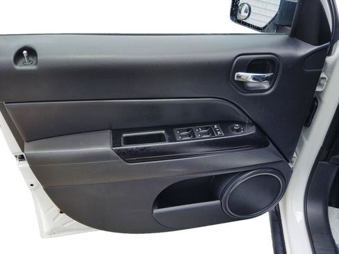 Used 2014 Jeep Patriot Latitude w/ Freedom Edition Package FWD image 12