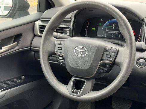 Used 2025 Toyota Camry LE image 12