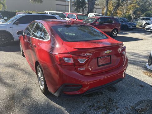 Used 2017 Chevrolet Cruze LT w/ Convenience Package image 5