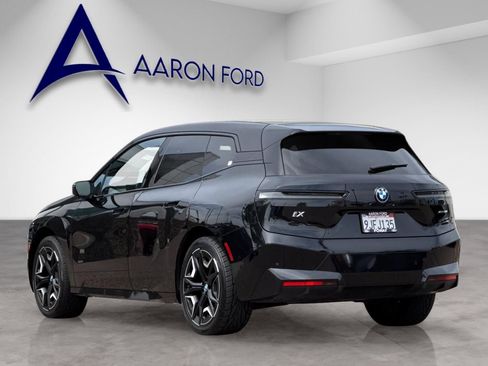 Used 2024 BMW iX xDrive50 w/ Premium Package AWD/4WD image 4