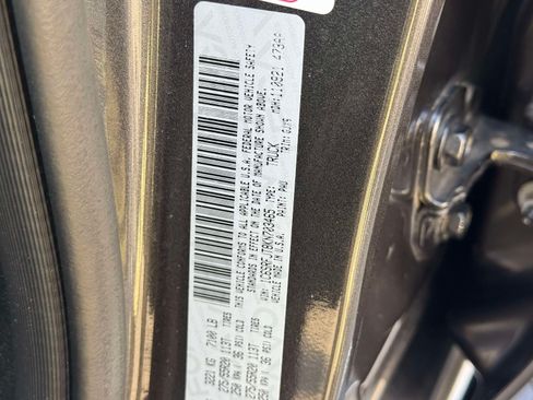 Used 2019 RAM 1500 Laramie AWD/4WD image 31