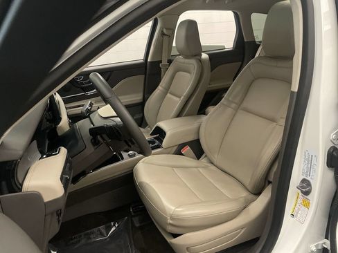Used 2023 Lincoln Corsair AWD image 13